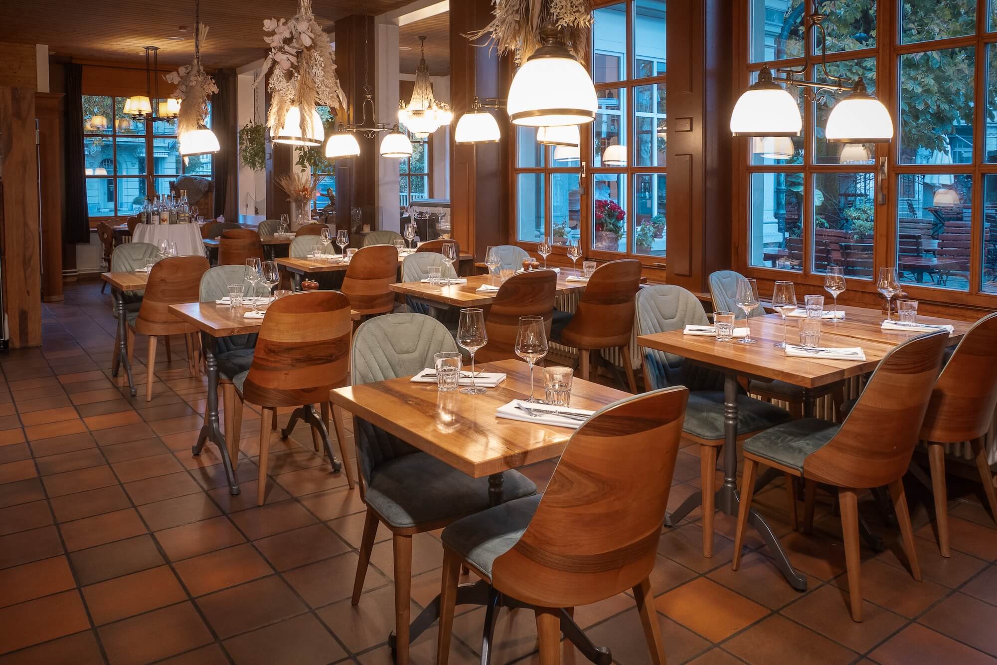 Beaulieu restaurant — dining space
